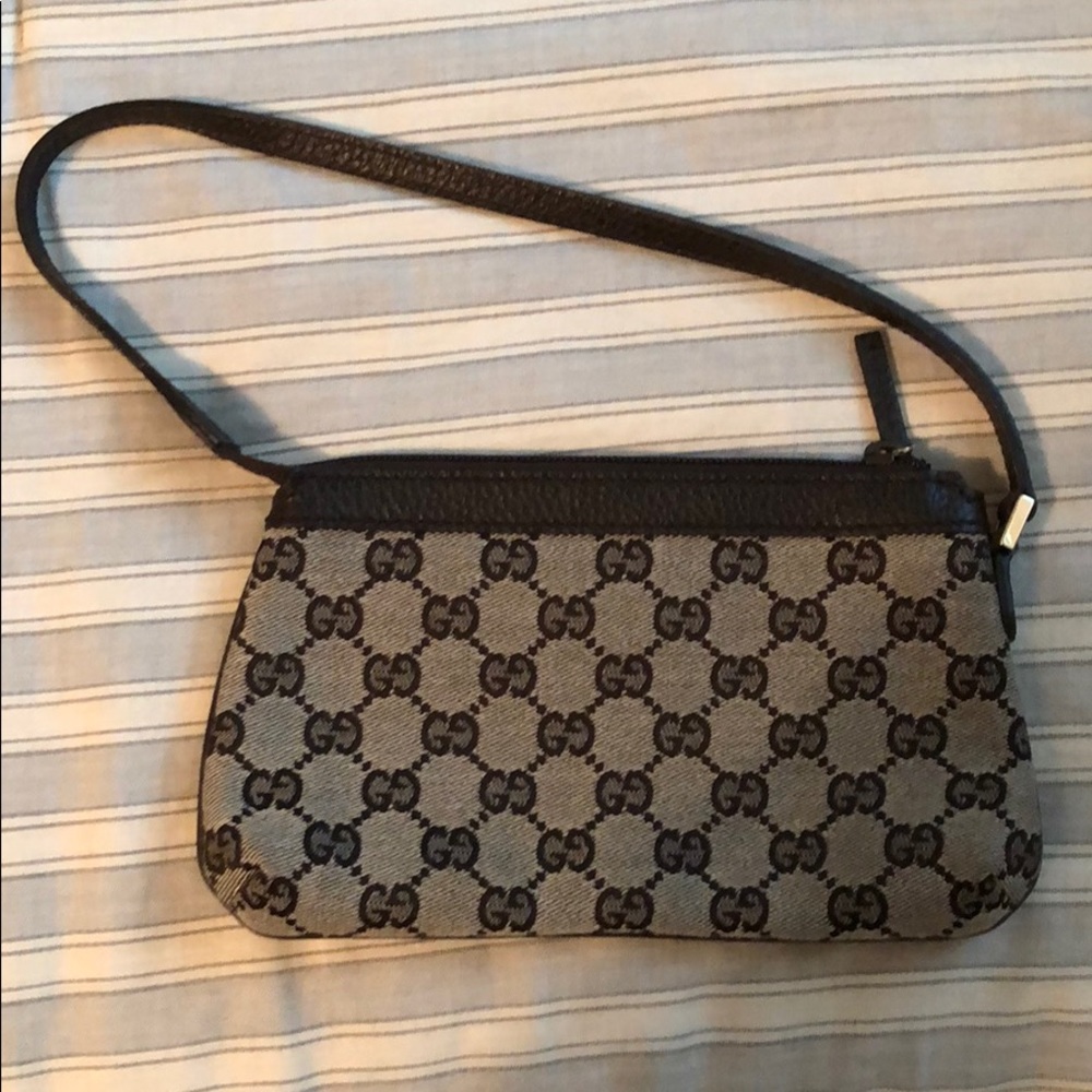 Small Gucci hand bag.